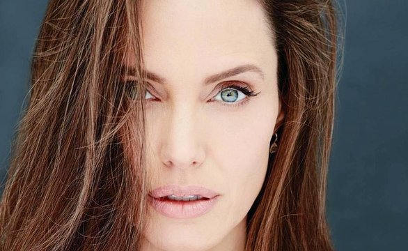 Дочери Анджелины Джоли стали героинями фотосессии для модного журнала
